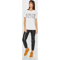 Silvian Heach - Top. Białe t-shirty damskie Silvian Heach, l, bez wzorów, z bawełny, casualowe, bez kołnierzyka. W wyprzedaży za 159.90 zł.