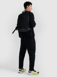 4F Plecak miejski (20 L) z zapinaną kieszenią na laptop - czarny Uniwersalny. Czarne plecaki damskie 4f, bez wzorów, z materiału, eleganckie. Za 149.99 zł.