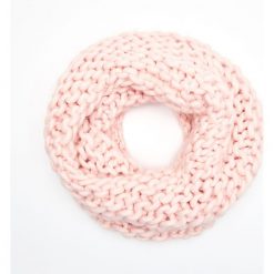 Komin w pastelowym kolorze - Różowy. Czerwone szaliki i chusty damskie Cropp. Za 39.99 zł.