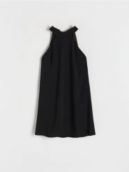 Sukienka z dekoracyjnym wiązaniem - czarny. Czarne sukienki damskie Reserved, l, bez wzorów, z tkaniny, klasyczne, bez kołnierzyka, bez ramiączek. W wyprzedaży za 89.99 zł.