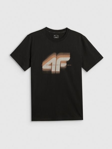 4F T-shirt regular z nadrukiem męski - czarny S. Czarne koszulki sportowe męskie 4f, m, bez wzorów, z materiału, sportowe, bez kołnierzyka. W wyprzedaży za 49.99 zł.