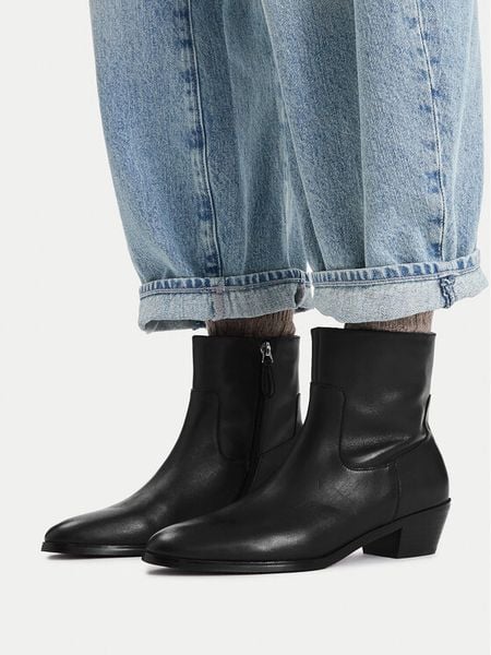 GINO ROSSI Botki EO-SLT603-601 Czarny. Czarne botki damskie Gino Rossi, ze skóry, bez obcasa, na słupku, bez zapięcia. Za 399.99 zł.