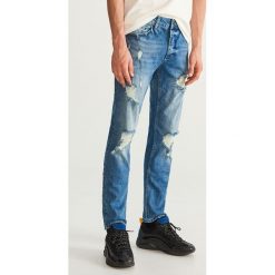Jeansy slim fit z przetarciami - Niebieski. Jeansy męskie marki Giacomo Conti. W wyprzedaży za 69.99 zł.