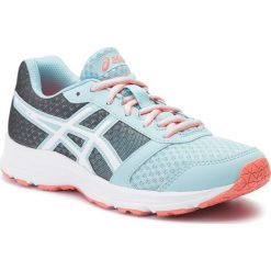 Buty ASICS - Patriot 9 Gs C806N Porcelain Blue/White/Flash Coral 1401. Niebieskie obuwie sportowe damskie Asics, bez wzorów, z materiału, do biegania. W wyprzedaży za 129.00 zł.