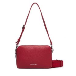 Torebka Calvin Klein. Czerwone torebki do ręki damskie Calvin Klein, bez wzorów, bez dodatków. Za 409.99 zł.