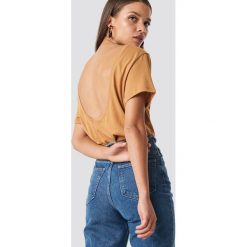 NA-KD T-shirt z odkrytymi plecami - Brown,Beige. T-shirty damskie NA-KD. W wyprzedaży za 20.47 zł.