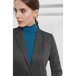 Marynarka z metaliczną nitką. Szare żakiety damskie marki Orsay, z nylonu, eleganckie. W wyprzedaży za 95.00 zł.