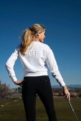 Damski golfowy sweter Kauri z okrągłym dekoltem – Miękki i wygodny. Białe swetry damskie FLAIRWAY GOLF, xs, bez wzorów, z bawełny, eleganckie, bez kołnierzyka, bez ramiączek, krótkie, bez kaptura. Za 339.00 zł.