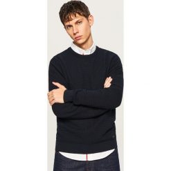Sweter z dzianiny o strukturalnym splocie - Granatowy. Swetry przez głowę męskie marki Giacomo Conti. Za 119.99 zł.