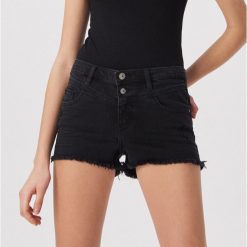 Jeansowe szorty - Czarny. Szorty damskie marki Sinsay. Za 59.99 zł.