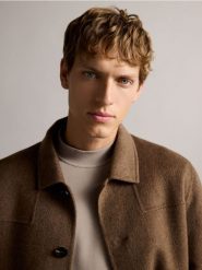 Bluza ze stójką - beżowy. Brązowe bluzy męskie Reserved, l, bez wzorów, z bawełny, bez kaptura. W wyprzedaży za 79.99 zł.