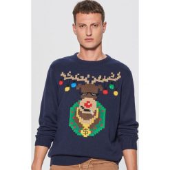 Świecący sweter z reniferem - Granatowy. Niebieskie swetry przez głowę męskie Cropp. Za 119.99 zł.