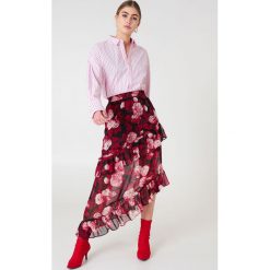 NA-KD Boho Asymetryczna spódnica z falbanką - Red,Multicolor. Spódnice damskie marki NA-KD Boho. Za 121.95 zł.