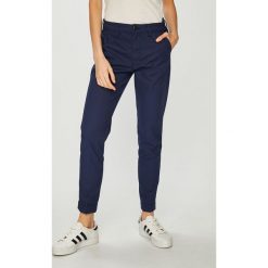Lee - Spodnie. Szare spodnie materiałowe damskie Lee, z bawełny. Za 319.90 zł.