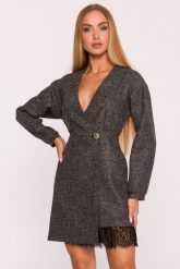 Elegancka sukienka tweedowa trapezowa kopertowa czarna. Czarne sukienki damskie MOE, do pracy, uniwersalny, bez wzorów, z dzianiny, biznesowe, bez kołnierzyka, bez ramiączek, mini, dopasowane. Za 379.00 zł.