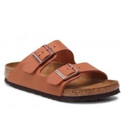 Klapki damskie Birkenstock Arizona. Brązowe klapki damskie Birkenstock, bez wzorów, z materiału, bez obcasa. Za 579.00 zł.