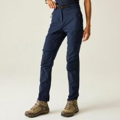 Damskie spodnie Melodic Pro z odpinanym zamkiem. Niebieskie spodnie sportowe damskie Dare 2b, bez wzorów, z materiału, trekkingowe. Za 549.99 zł.