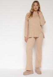Beżowy Komplet z Bawełną i Wełną Sweter z Guzikami i Proste Spodnie Reisadia. Brązowe spodnie materiałowe damskie Born2be, bez wzorów, z bawełny, bez kołnierzyka, bez ramiączek, bez kaptura. Za 139.99 zł.