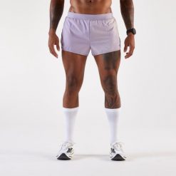 Spodenki do biegania męskie Kiprun Run 500 Comfort Split. Fioletowe krótkie spodenki sportowe męskie KIPRUN, l, bez wzorów, z elastanu, do biegania. Za 119.99 zł.