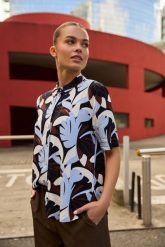 Wzorzysta koszula granatowa. Koszule damskie MOODO, l, bez wzorów, z wiskozy, bez kołnierzyka, bez ramiączek. Za 99.99 zł.