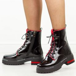 Czarne wyższe lakierowane botki damskie Filippo Dbt3108/26. Czarne botki damskie Filippo, na jesień, z dzianiny, eleganckie, z okrągłym noskiem, bez obcasa, bez zapięcia. Za 329.00 zł.
