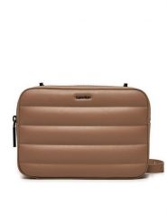 Calvin Klein Torebka Line Quilt Camera Bag K60K612114 Brązowy. Brązowe listonoszki damskie Calvin Klein, bez wzorów, ze skóry, bez dodatków. Za 479.99 zł.