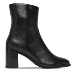 Botki Beverly Hills Polo Club. Czarne botki damskie Beverly Hills Polo Club, bez obcasa, na słupku, bez zapięcia. Za 459.99 zł.