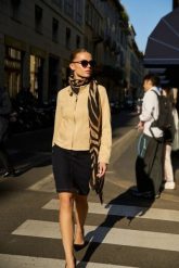 Spódnica jeansowa granatowa. Spódnice damskie MOODO, l, bez wzorów, z bawełny. Za 119.99 zł.