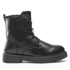 Botki Clara Barson. Czarne botki damskie Clara Barson, bez obcasa, na płaskiej podeszwie, bez zapięcia. Za 119.99 zł.