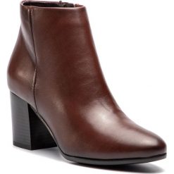 Botki TAMARIS - 1-25351-31 Cognac 305. Brązowe kozaki damskie Tamaris, z materiału, bez obcasa, na obcasie. W wyprzedaży za 249.00 zł.