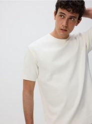 T-shirt comfort fit - złamana biel. T-shirty męskie Reserved, l, bez wzorów, z bawełny, bez kołnierzyka. Za 89.99 zł.