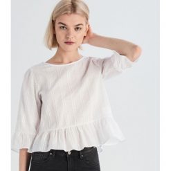 Bluzka z dekoltem na plecach - Biały. Bluzki damskie marki Sinsay. Za 49.99 zł.