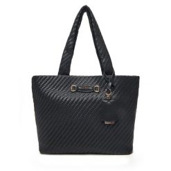 Torebka Guess. Czarne torebki do ręki damskie Guess, z aplikacjami, klasyczne, bez dodatków. Za 409.99 zł.