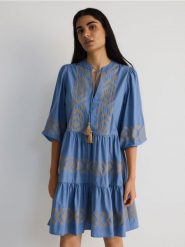 Bawełniana sukienka mini - jasnoniebieski. Niebieskie sukienki damskie Reserved, l, bez wzorów, z bawełny, bez kołnierzyka, bez ramiączek, mini. W wyprzedaży za 119.99 zł.