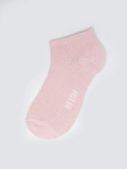 Stopki damskie ażurowe różowe Holiana 600. Czerwone skarpety damskie Big Star, w ażurowe wzory, ze skóry. Za 19.99 zł.