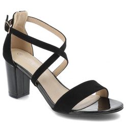 Czarne Sandały Filippo Eleganckie Damskie Buty. Czarne klapki damskie Filippo, bez wzorów, ze skóry ekologicznej, bez obcasa, na obcasie, bez zapięcia. Za 179.00 zł.