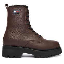 Trapery Tommy Jeans. Brązowe śniegowce i trapery damskie Tommy Jeans, z jeansu. Za 639.99 zł.