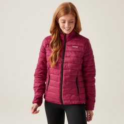 Kurtka turystyczna damska Marizion pikowana. Czerwone kurtki damskie Regatta, bez wzorów, bez kaptura, outdoorowe. Za 262.30 zł.