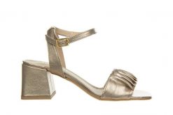 Sandały Bayla-159 4622 074-P Złoty Lico 159127, Skóra naturalna - 40. Żółte sandały damskie Bayla, bez wzorów, z materiału, bez obcasa, na słupku, bez zapięcia. W wyprzedaży za 179.10 zł.