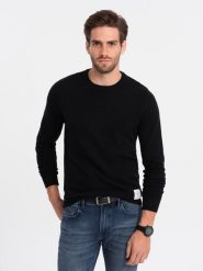 Sweter męski z teksturą i półokrągłym dekoltem - czarny V4 - Rozmiar: S. Czarne swetry przez głowę męskie Ombre Clothing, m, z aplikacjami, z bawełny, bez kołnierzyka. W wyprzedaży za 59.99 zł.