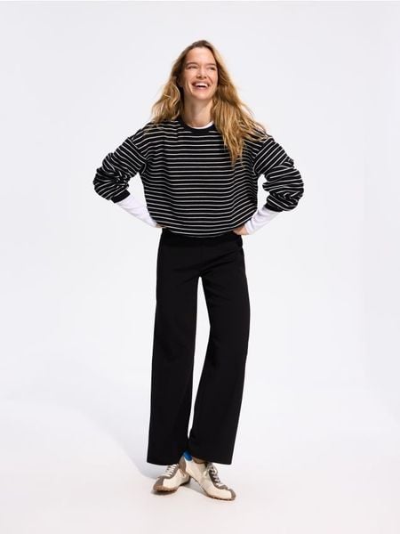Bluza w paski z bawełną - czarny. Czarne bluzy damskie Reserved, l, bez wzorów, z bawełny, bez kaptura. Za 99.99 zł.
