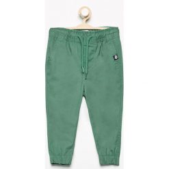 Spodnie jogger - Zielony. Spodenki niemowlęce Reserved. W wyprzedaży za 89.99 zł.