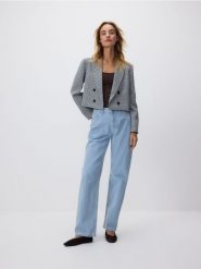 Krótka marynarka w pepitkę - wielobarwny. Żakiety damskie Reserved, l, bez wzorów, z bawełny. Za 229.99 zł.