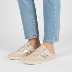 Klapki damskie barefoot Armodo, skórzana cholewka naturalna niska sportowa forma sznurowana konstrukcja z dekoracyjnymi panelami płaska elastyczna po. Brązowe klapki damskie Armodo, bez wzorów, sportowe, bez obcasa, na płaskiej podeszwie. Za 349.00 zł.