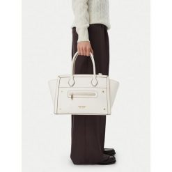 Torebka Nine West. Białe torebki do ręki damskie Nine West, bez wzorów, klasyczne, bez dodatków. Za 249.99 zł.
