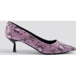 NA-KD Shoes Czółenka wężowy nadruk - Pink. Różowe czółenka damskie NA-KD Shoes, z nadrukiem. Za 121.95 zł.