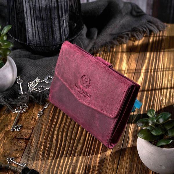 Paolo Peruzzi Portfel damski skórzany PAOLO PERUZZI różowy T-35-CHR. Czerwone portfele damskie Paolo Peruzzi, bez wzorów. Za 116.09 zł.