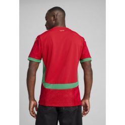 Męska koszulka domowa Maroko 2025 PUMA Red Archive Green. Czerwone koszulki sportowe męskie Puma, m, z aplikacjami, bez kołnierzyka, bez ramiączek, do piłki nożnej. Za 419.00 zł.