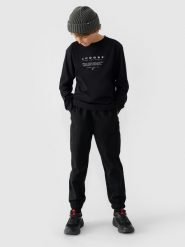 4F Spodnie casual joggery chłopięce - czarne 122 (6-7 lat). Czarne spodnie materiałowe dla chłopców 4f, bez wzorów, z bawełny, casualowe. W wyprzedaży za 39.99 zł.