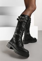 Czarne Kozaki Workery na Grubej Podeszwie Ozdobione Klamrami i Sznurowaniem Aflorentia. Czarne kozaki damskie Born2be, z jeansu, bez obcasa, na płaskiej podeszwie. Za 189.99 zł.